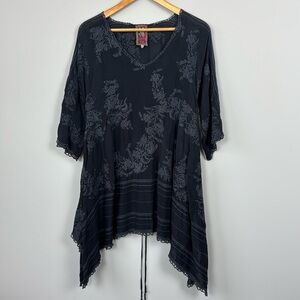 Johnny Was Leaf Garden Embroidered Toe Back Shark Bite Tunic. Size Small.